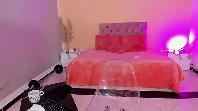 Snapshot of cristal_crossfitx chatting on November 26, 2025, 10:15 am cristal crossfitx online show from November 26, 2025, 10:15 am