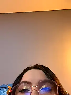 ValentinaOrtiz3 online show from October 22, 2025, 10:08 pm