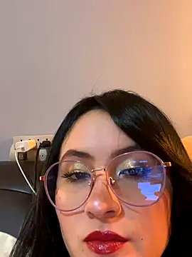 ValentinaOrtiz3 online show from December 2, 2025, 1:50 am