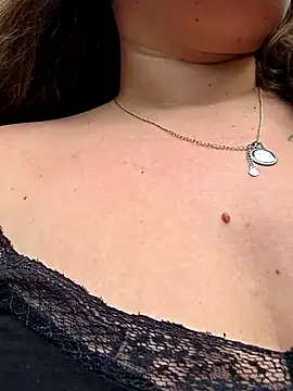 Snapshot of justtess chatting on October 2, 2025, 1:03 pm justtess online show from October 2, 2025, 1:03 pm