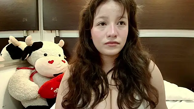 Snapshot of Marii_18 chatting on January 9, 2026, 4:08 am Marii 18 online show from January 9, 2026, 4:08 am