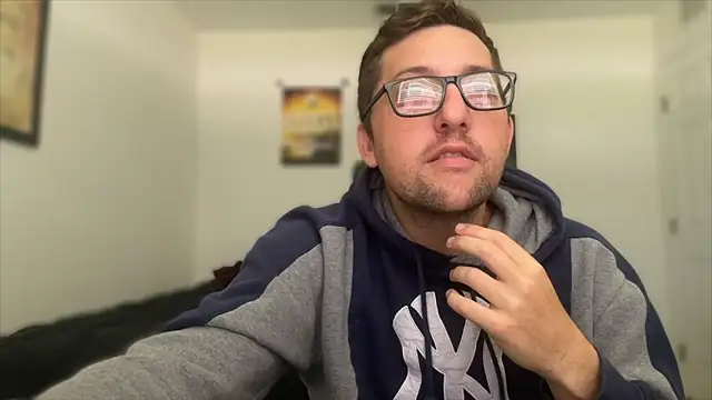 Snapshot of Milflover96 chatting on October 14, 2025, 5:02 pm Milflover96 online show from October 14, 2025, 5:02 pm