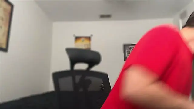 Snapshot of Milflover96 chatting on November 18, 2025, 7:39 pm Milflover96 online show from November 18, 2025, 7:39 pm