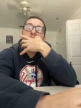 Snapshot of Milflover96 chatting on March 7, 2025, 5:38 pm Milflover96 online show from March 7, 2025, 5:38 pm