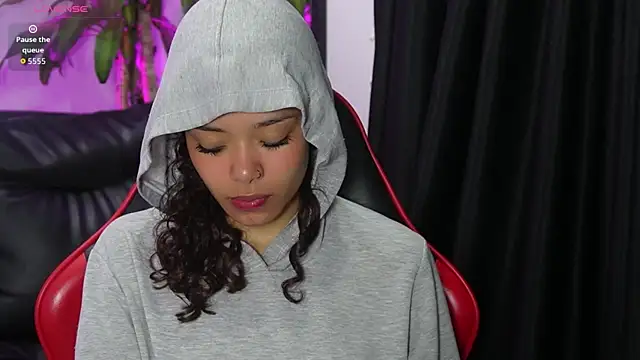 sara sharma  online show from November 24, 2025, 2:17 pm