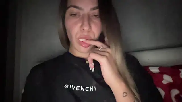 Snapshot of sarrah_rossy chatting on October 28, 2025, 8:41 pm sarrah rossy online show from October 28, 2025, 8:41 pm