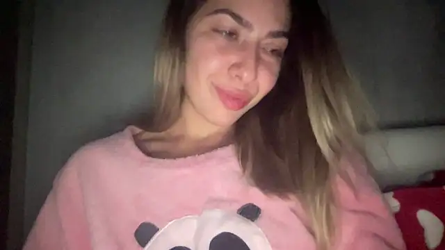 Snapshot of sarrah_rossy chatting on November 4, 2025, 9:18 pm sarrah rossy online show from November 4, 2025, 9:18 pm