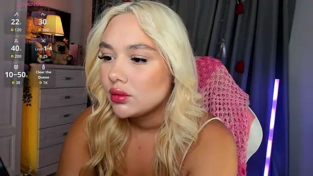 Snapshot of _Loneve__ chatting on May 22, 2026, 1:42 pm Loneve online show from May 22, 2026, 1:42 pm