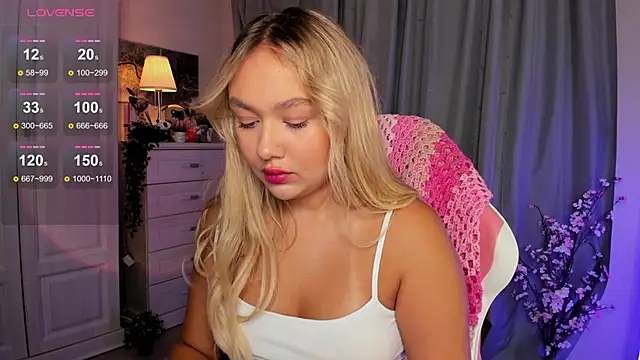 Snapshot of _Loneve__ chatting on October 12, 2025, 1:56 pm  Loneve   online show from October 12, 2025, 1:56 pm