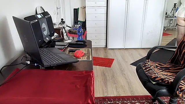 Chanel Noire online show from March 17, 2026, 1:47 pm