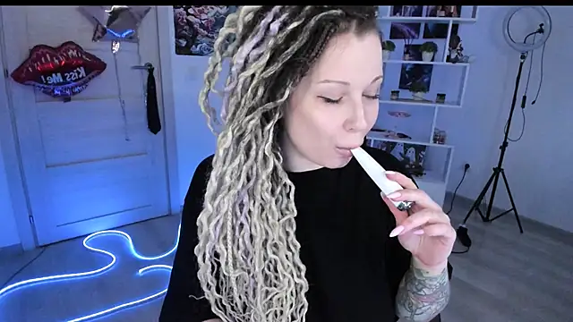 HoneySallyMoore online show from February 5, 2026, 11:17 am