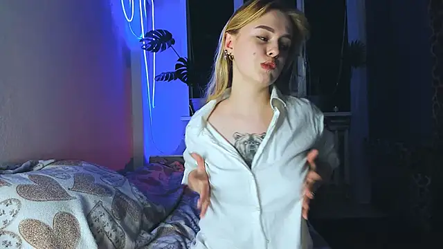 Alexa Pirs online show from February 22, 2025, 8:42 pm