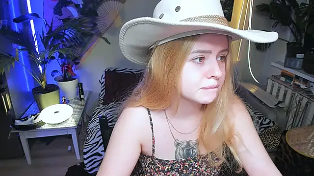 Alexa Pirs online show from December 2, 2025, 2:41 pm