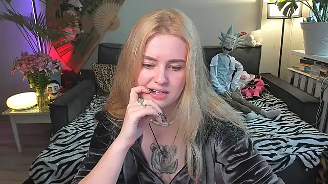 Alexa Pirs online show from July 11, 2026, 2:28 pm