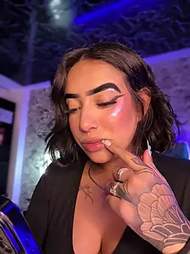 Snapshot of Scarlett-LS chatting on February 4, 2026, 3:45 am Scarlett-LS online show from February 4, 2026, 3:45 am