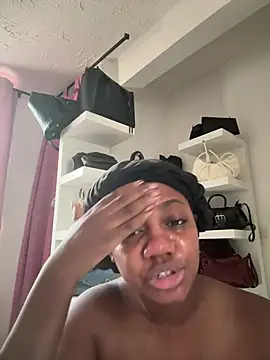 Daphnewalker   online show from April 15, 2026, 1:48 pm