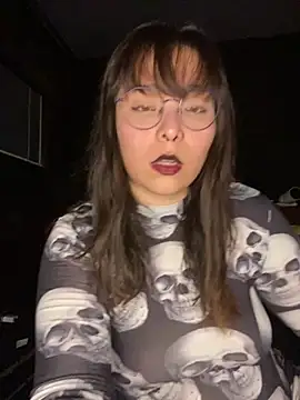 Solo yoss online show from October 31, 2025, 7:05 am