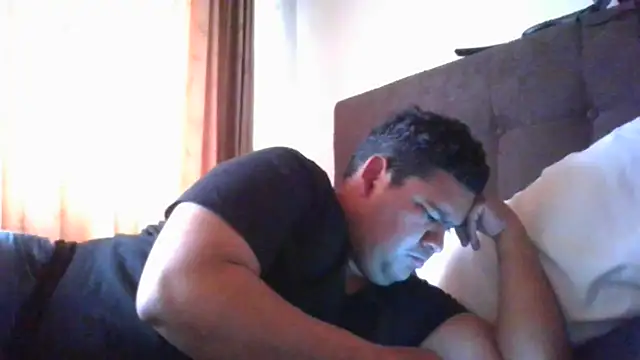 Snapshot of oscarshow24 chatting on October 1, 2025, 7:29 pm oscarshow24 online show from October 1, 2025, 7:29 pm