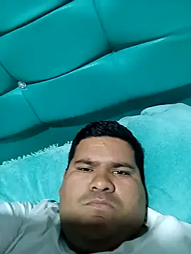 Snapshot of oscarshow24 chatting on December 17, 2025, 12:15 am oscarshow24 online show from December 17, 2025, 12:15 am