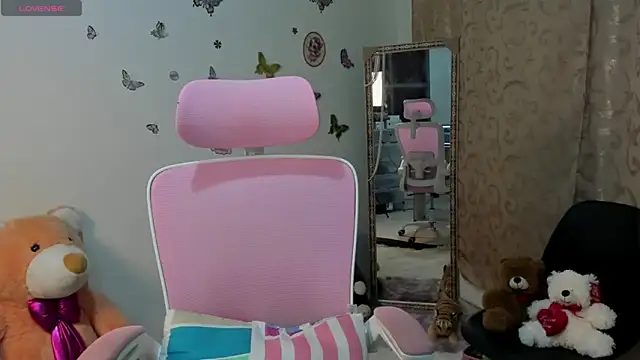 Snapshot of Hanna_latinaa chatting on November 24, 2025, 12:21 am Hanna latinaa online show from November 24, 2025, 12:21 am