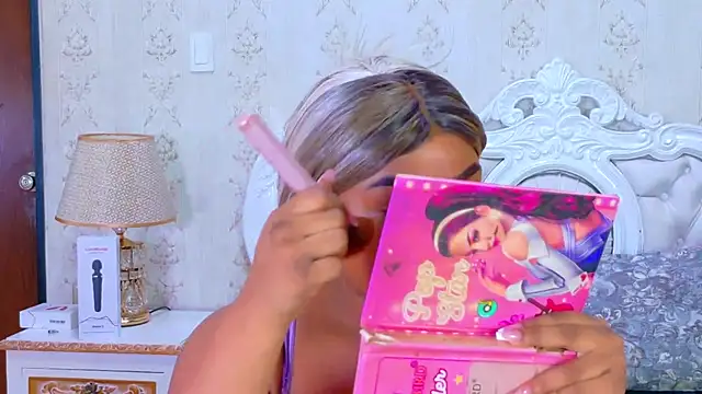 TianahGlow online show from November 12, 2025, 8:23 pm