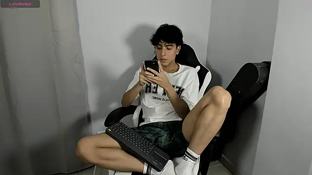 Snapshot of salvatore_montt chatting on February 16, 2025, 12:30 am salvatore montt online show from February 16, 2025, 12:30 am