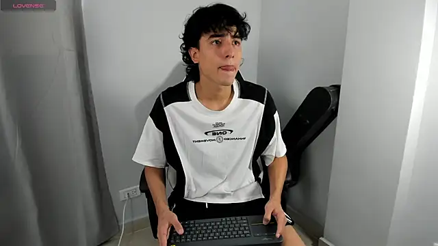 Snapshot of salvatore_montt chatting on February 15, 2025, 9:28 pm salvatore montt online show from February 15, 2025, 9:28 pm