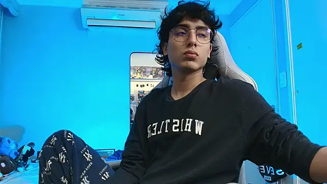 Snapshot of salvatore_montt chatting on October 30, 2025, 4:00 am salvatore montt online show from October 30, 2025, 4:00 am