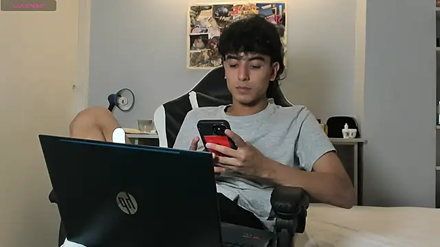 Snapshot of salvatore_montt chatting on March 4, 2025, 12:50 am salvatore montt online show from March 4, 2025, 12:50 am