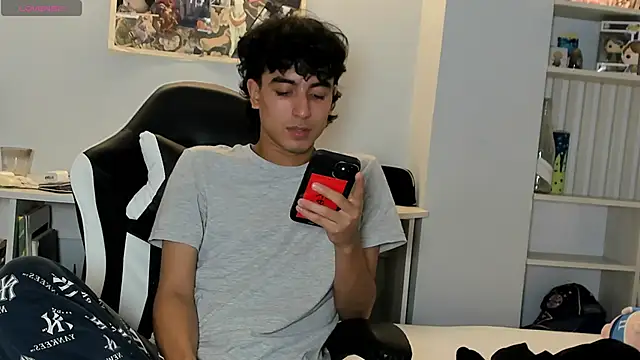 Snapshot of salvatore_montt chatting on March 4, 2025, 5:42 am salvatore montt online show from March 4, 2025, 5:42 am