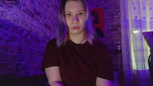 Little kitsune1707 online show from September 27, 2025, 8:42 am