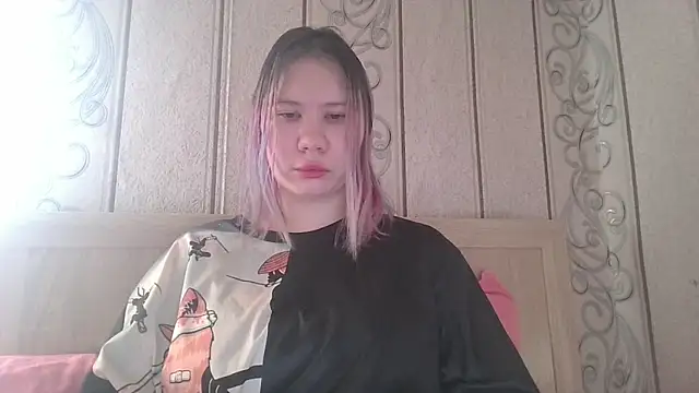 Little kitsune1707 online show from September 30, 2025, 4:29 am