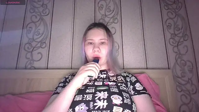 Little kitsune1707 online show from September 29, 2025, 1:17 pm