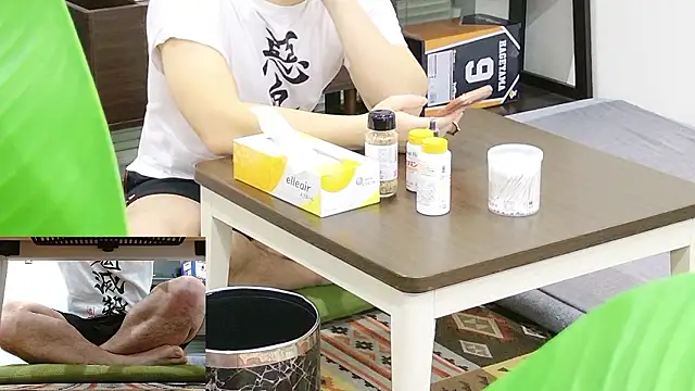 Snapshot of YARASERO-kun chatting on February 28, 2026, 12:05 pm YARASERO-kun online show from February 28, 2026, 12:05 pm