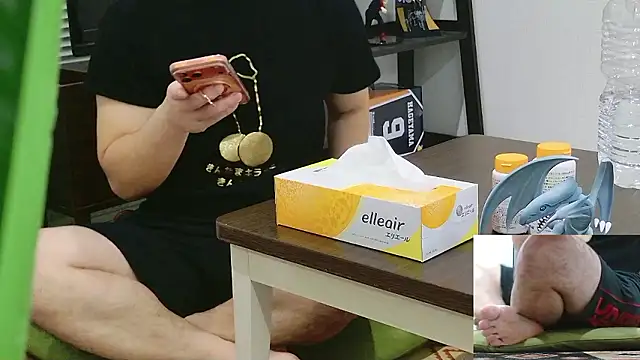 Snapshot of YARASERO-kun chatting on February 20, 2026, 11:01 am YARASERO-kun online show from February 20, 2026, 11:01 am