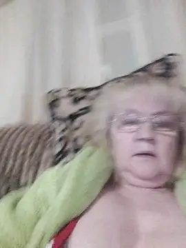 Snapshot of Violet5364 chatting on February 6, 2026, 9:33 pm Violet5364 online show from February 6, 2026, 9:33 pm