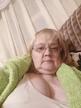 Snapshot of Violet5364 chatting on February 17, 2026, 9:23 pm Violet5364 online show from February 17, 2026, 9:23 pm