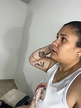 Snapshot of Ari_Fist_ chatting on October 30, 2025, 2:25 pm Ari Fist online show from October 30, 2025, 2:25 pm