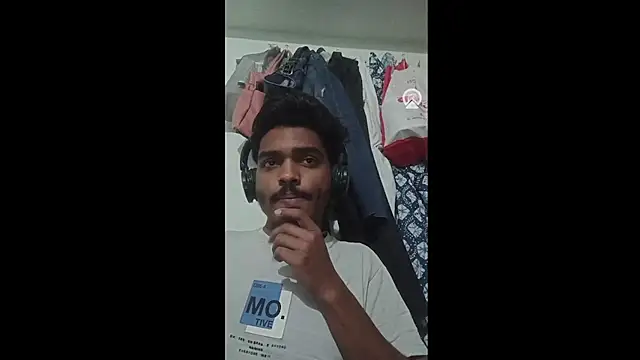 Snapshot of Harsh424242 chatting on March 3, 2025, 5:52 pm Harsh424242 online show from March 3, 2025, 5:52 pm