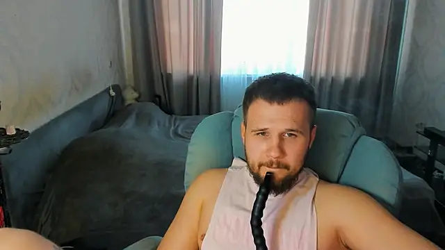 Snapshot of Vladik_b chatting on June 19, 2026, 5:30 pm Vladik b online show from June 19, 2026, 5:30 pm