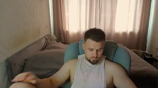 Snapshot of Vladik_b chatting on June 25, 2026, 8:52 am Vladik b online show from June 25, 2026, 8:52 am