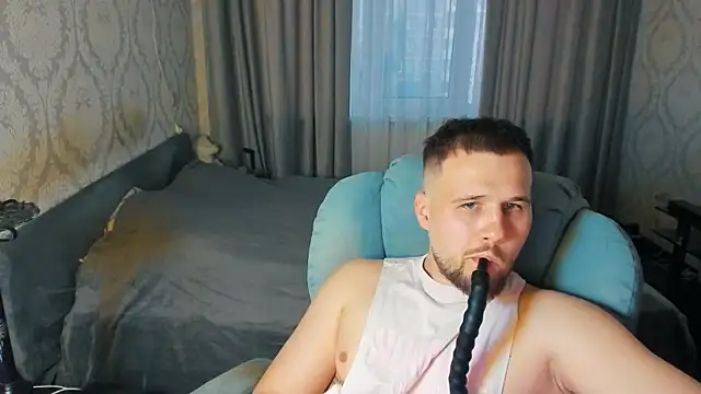 Snapshot of Vladik_b chatting on June 20, 2026, 6:35 pm Vladik b online show from June 20, 2026, 6:35 pm