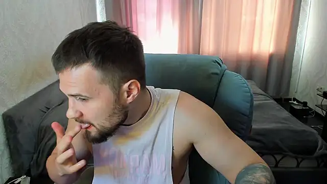 Snapshot of Vladik_b chatting on July 6, 2026, 10:33 am Vladik b online show from July 6, 2026, 10:33 am