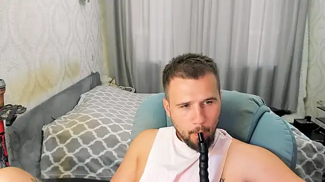 Snapshot of Vladik_b chatting on July 30, 2026, 5:12 pm Vladik b online show from July 30, 2026, 5:12 pm