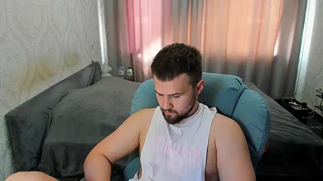 Snapshot of Vladik_b chatting on July 7, 2026, 8:51 am Vladik b online show from July 7, 2026, 8:51 am