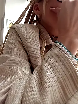 Snapshot of CandieGilson__ chatting on December 2, 2025, 12:40 pm CandieGilson online show from December 2, 2025, 12:40 pm