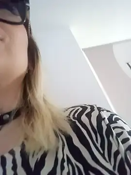 Snapshot of CandieGilson__ chatting on November 22, 2025, 12:15 pm CandieGilson online show from November 22, 2025, 12:15 pm