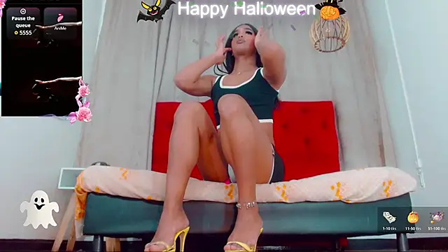 Snapshot of katha_Crawford chatting on October 29, 2025, 7:13 pm katha Crawford online show from October 29, 2025, 7:13 pm