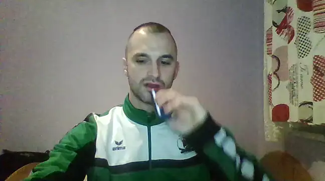 Snapshot of OskarBreno chatting on February 11, 2025, 9:35 pm OskarBreno online show from February 11, 2025, 9:35 pm