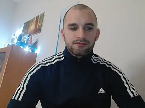 Snapshot of OskarBreno chatting on April 15, 2026, 8:31 pm OskarBreno online show from April 15, 2026, 8:31 pm